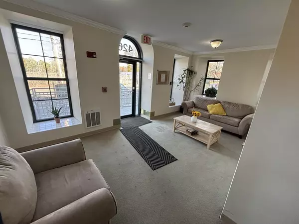 North Attleboro, MA 02760,426 Mount Hope Street #406