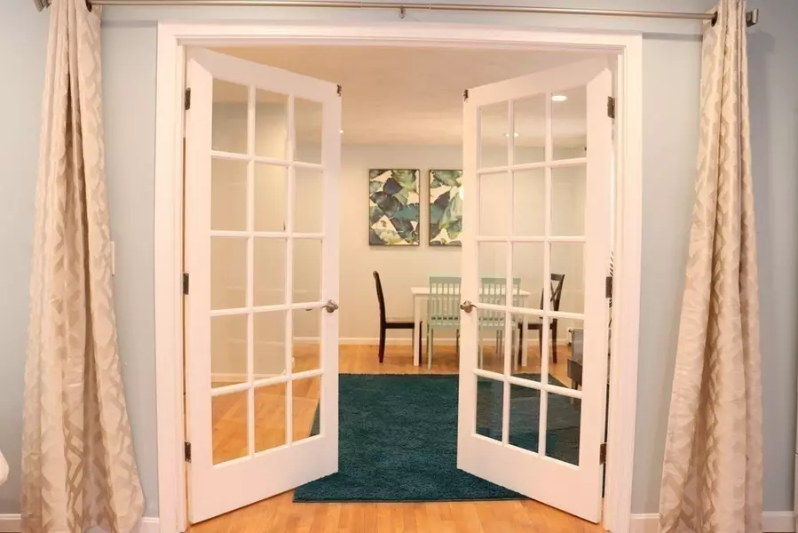 12 Regent St #2, Cambridge, MA 02140