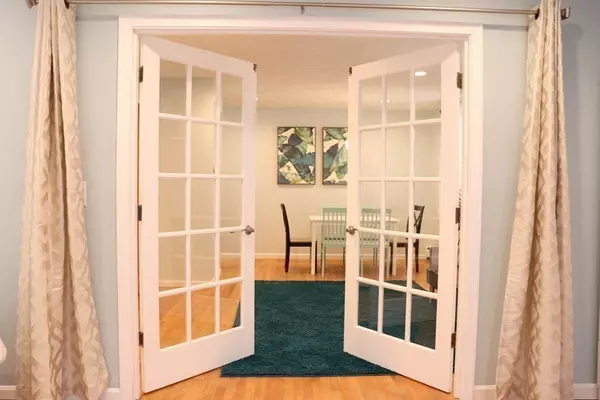 12 Regent St #2, Cambridge, MA 02140