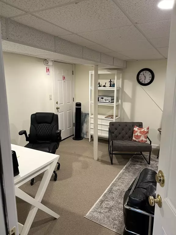 Needham, MA 02492,10 Oak St