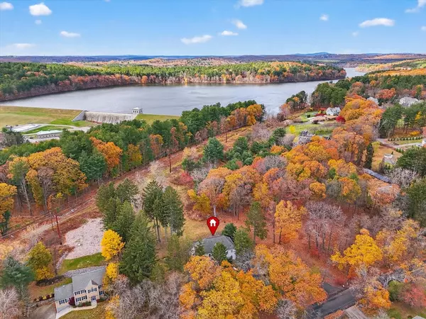 Framingham, MA 01701,14 Pinehill Rd