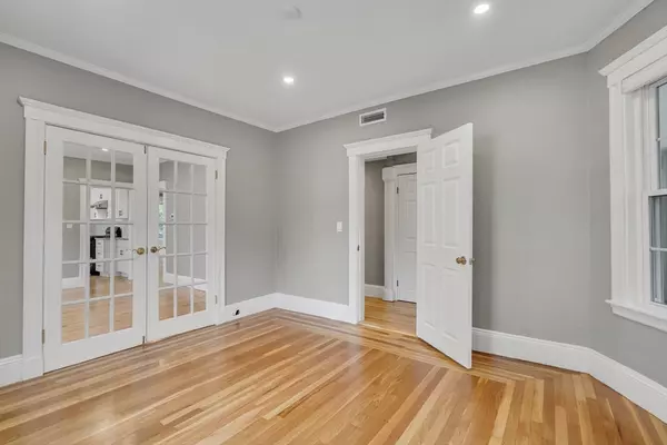 Brookline, MA 02467,701 Hammond St #1