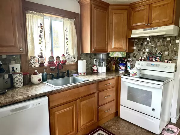 Ludlow, MA 01056,88-90 Miller St