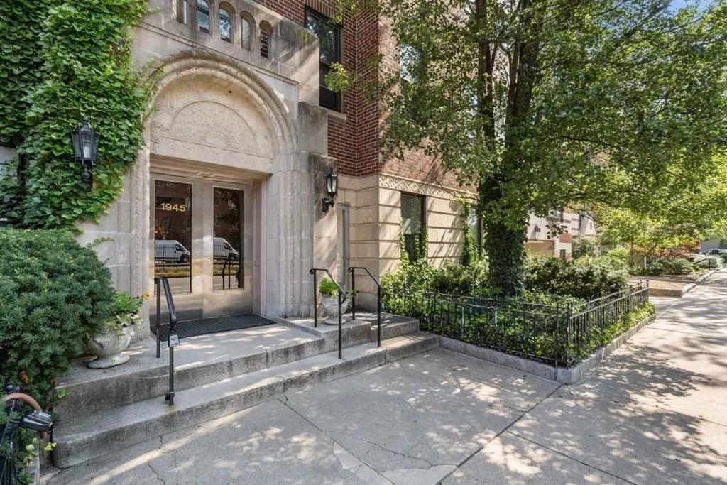 Boston, MA 02135,1945 Commonwealth Ave #4