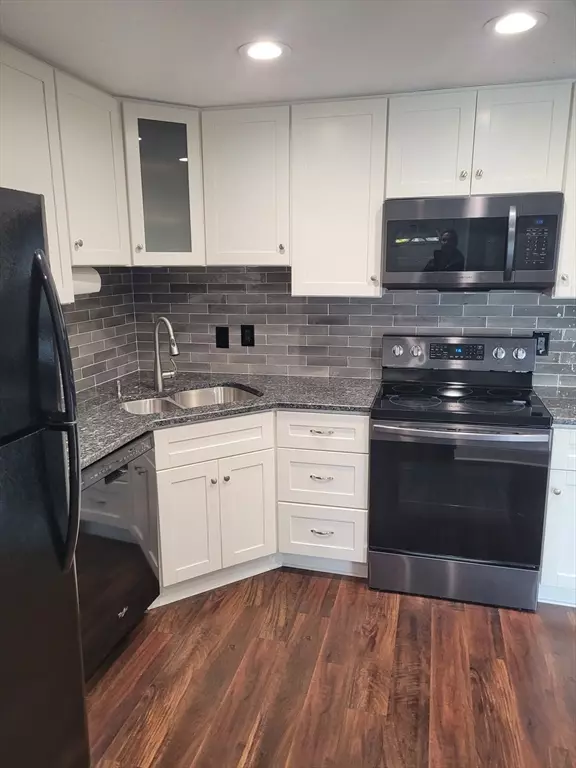 Dracut, MA 01826,931 Methuen St #6