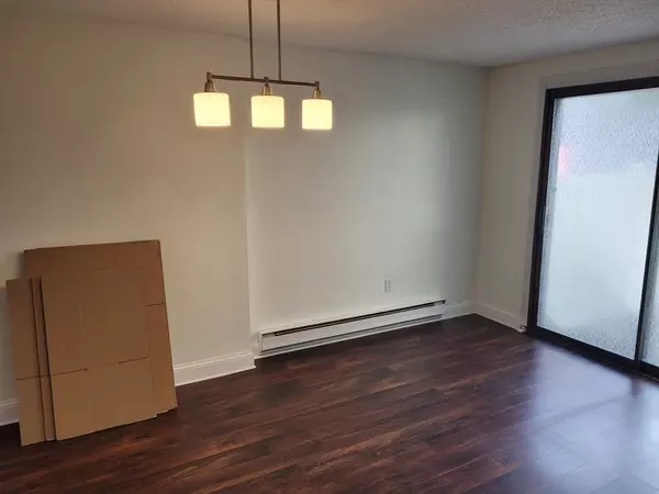 Dracut, MA 01826,931 Methuen St #6