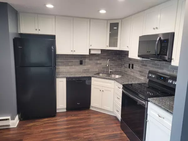 Dracut, MA 01826,931 Methuen St #6