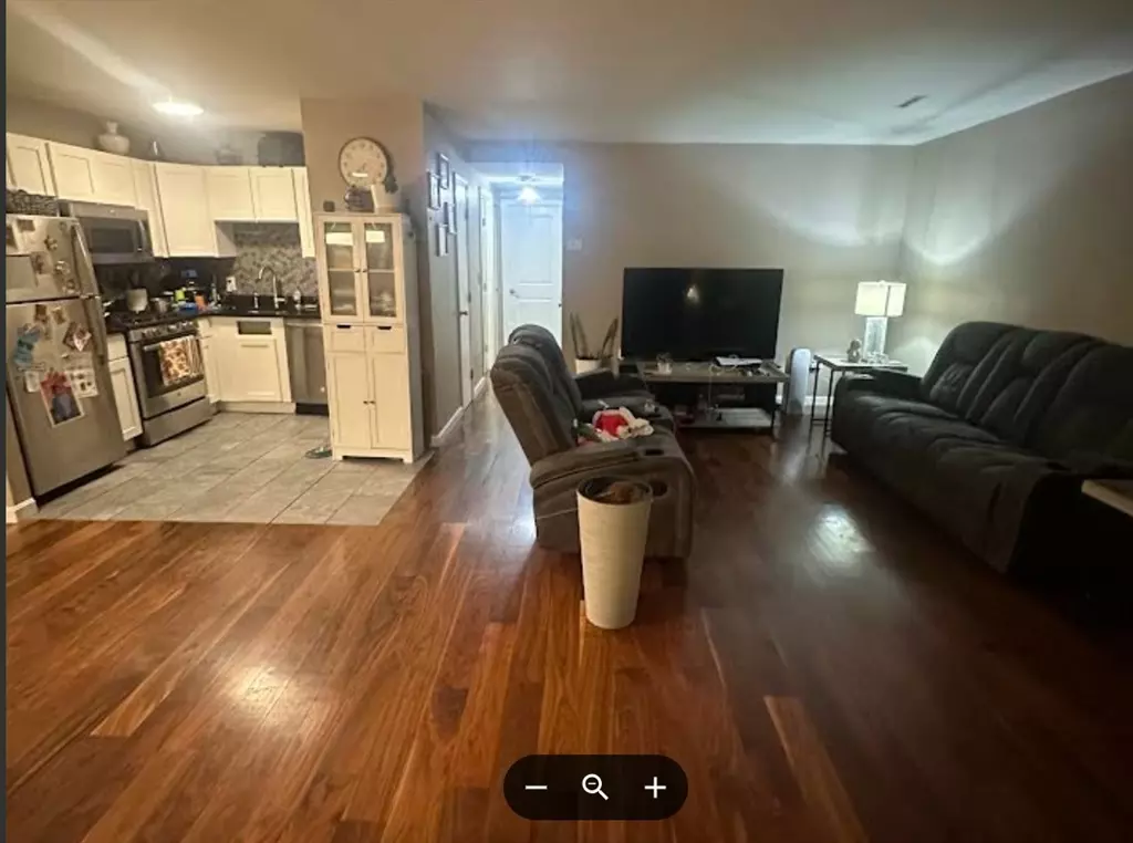 Brockton, MA 02301,685 Oak St #4-8