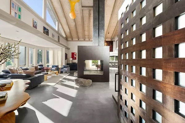 Marshfield, MA 02050,480 Pleasant Street