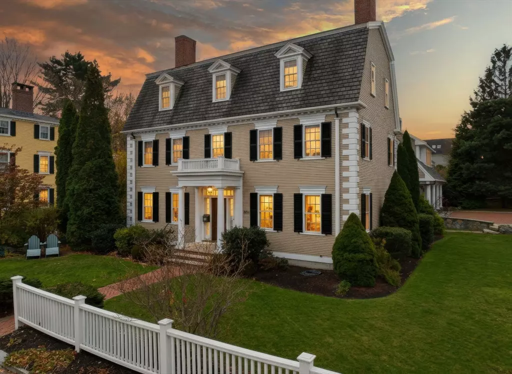 Newburyport, MA 01950,287 1/2 High Street