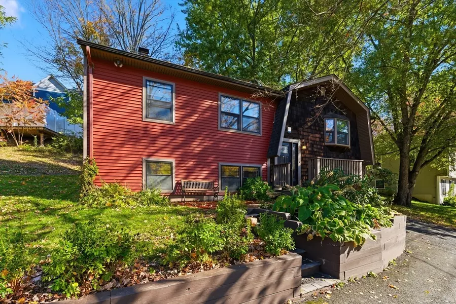 162 Pendleton Ave, Chicopee, MA 01020