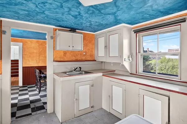 Provincetown, MA 02657,37 Pearl Street