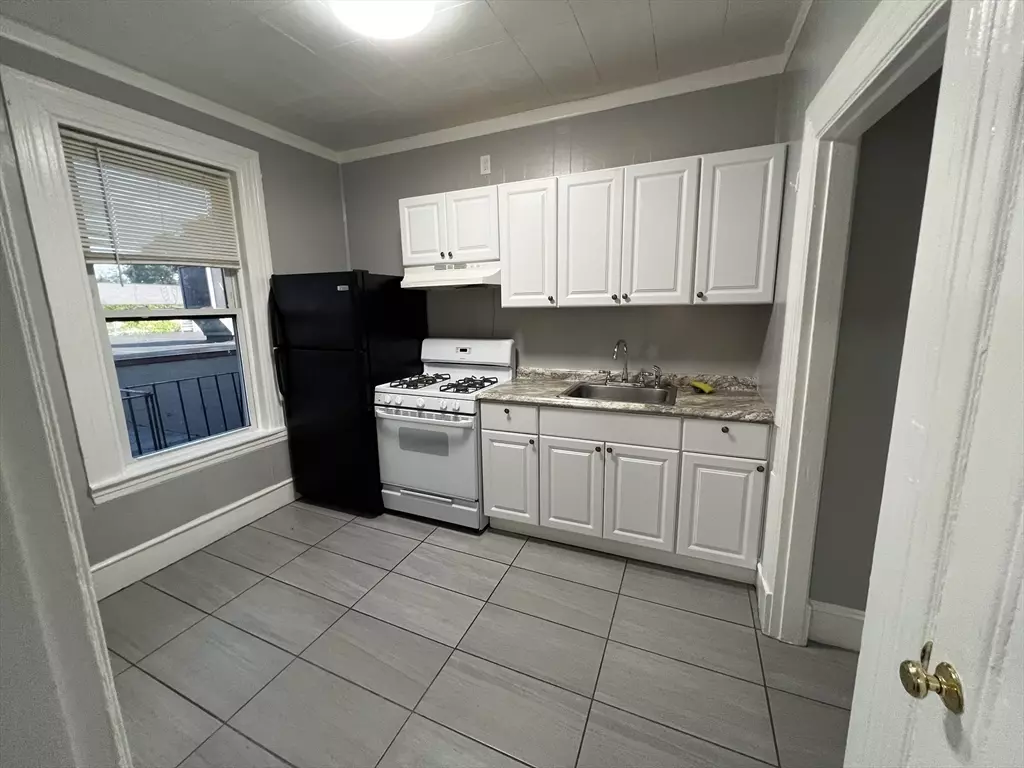 Framingham, MA 01702,64 Hollis #7