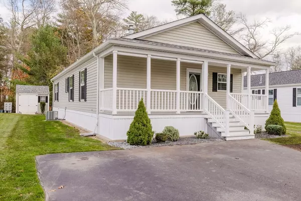 Raynham, MA 02767,17 Maries Way