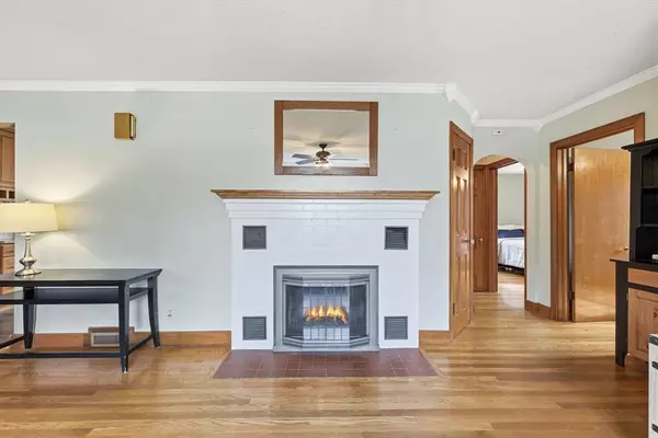 South Hadley, MA 01075,118 Willimansett St