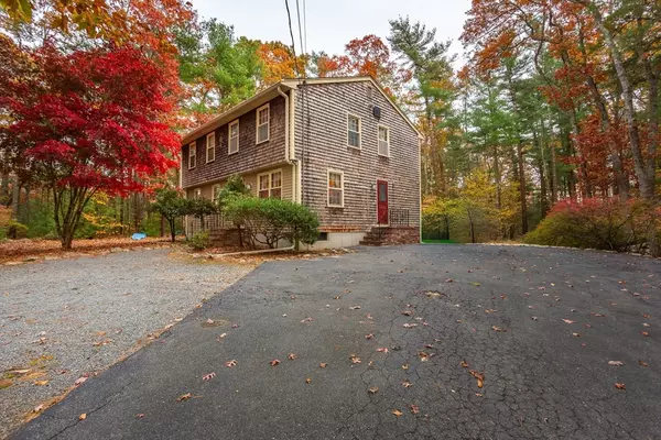 73 White Oak Run, Dartmouth, MA 02747