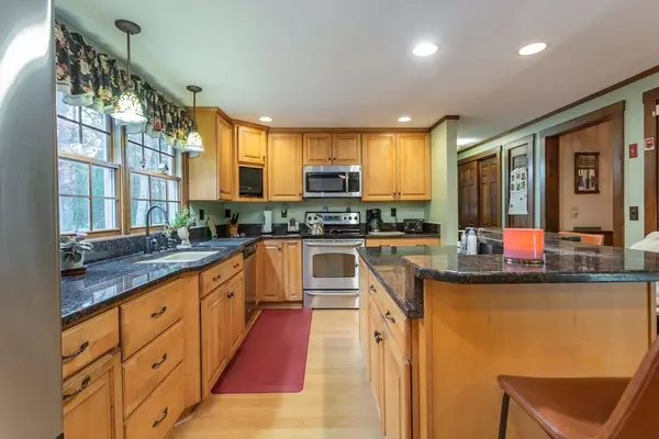 Dartmouth, MA 02747,73 White Oak Run