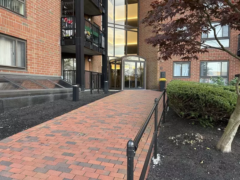 60 Rantoul Street #116, Beverly, MA 01915