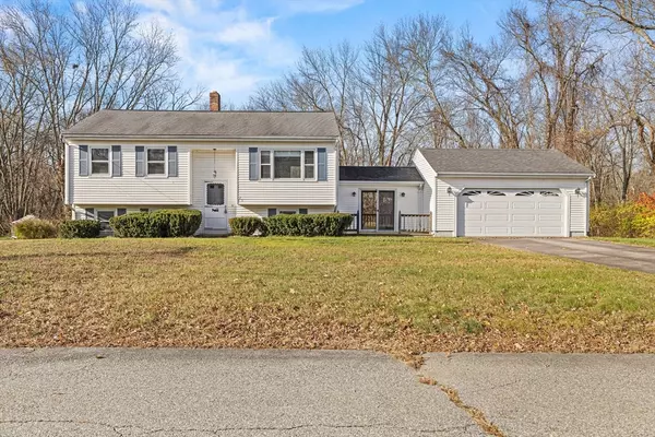 25 Quequechan Rd, Taunton, MA 02780