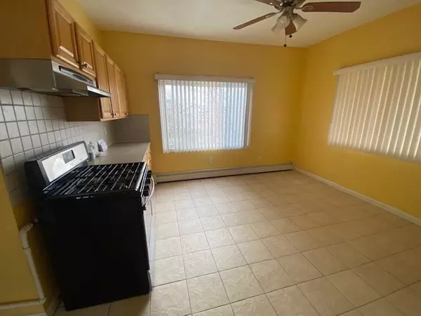 Everett, MA 02149,67 Nichols St #3