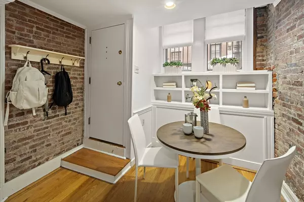 Boston, MA 02114,76 Phillips St #A