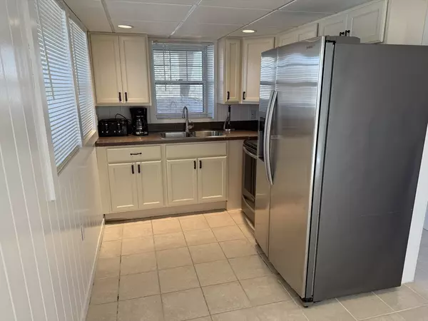 187 Taylor Ave #1, Plymouth, MA 02360