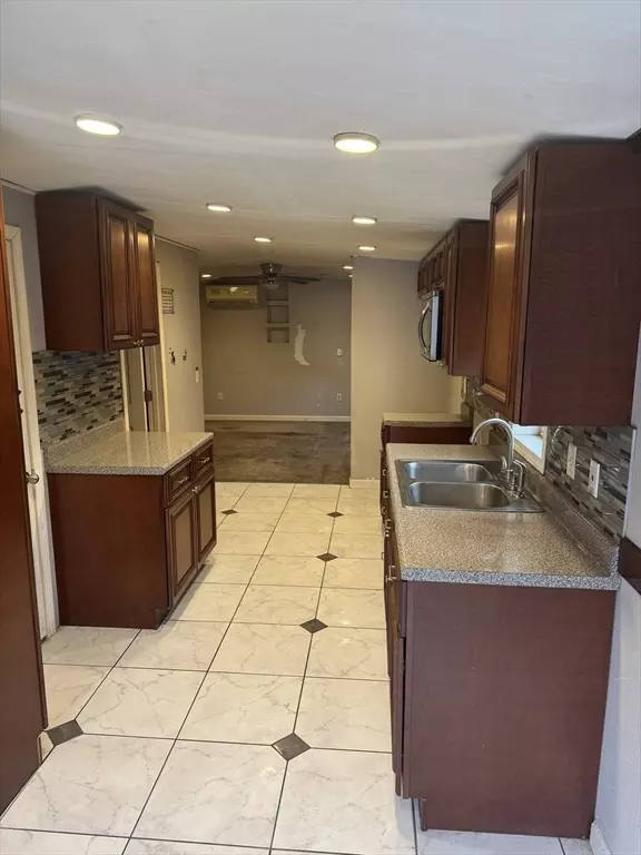 Worcester, MA 01603,28 Baker St