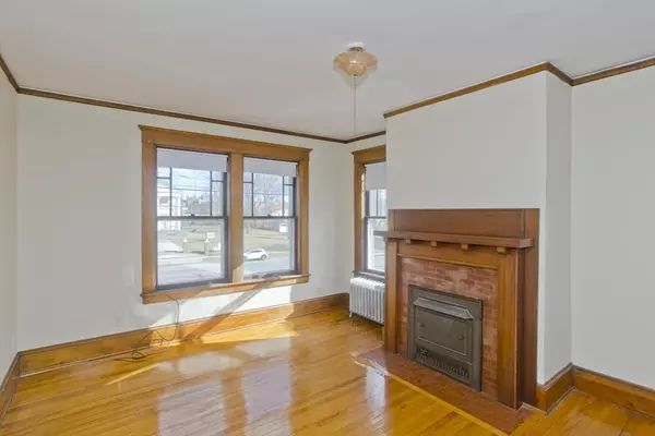 Holyoke, MA 01040,1801 Northampton St. #2