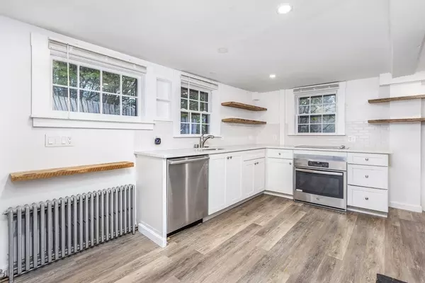 Marblehead, MA 01945,1 Mugford Street #3