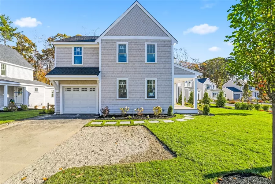 8 Pat Rose Way, Rockland, MA 02370