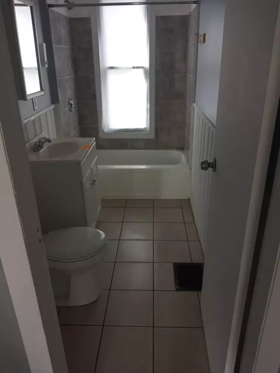 Springfield, MA 01108,207 -209 White Street