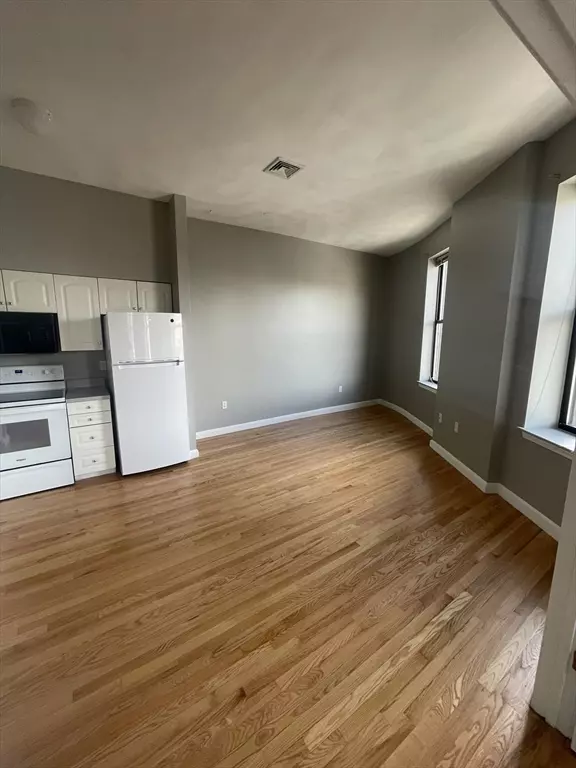 Medford, MA 02155,3 Forest #402