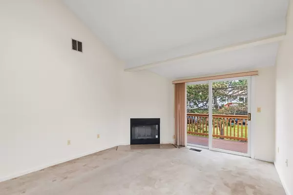 Salem, MA 01970,2 Fletcher Way #34D