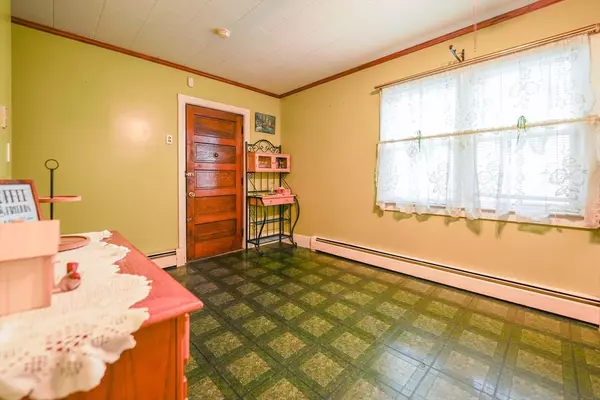 New Bedford, MA 02740,24 Thompson St