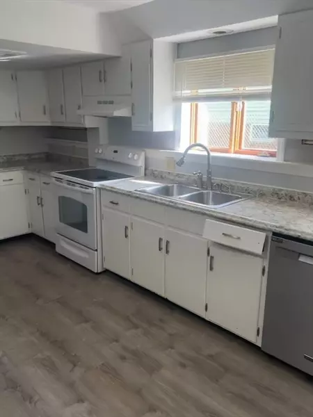 88 Almy St #1a, Fall River, MA 02720