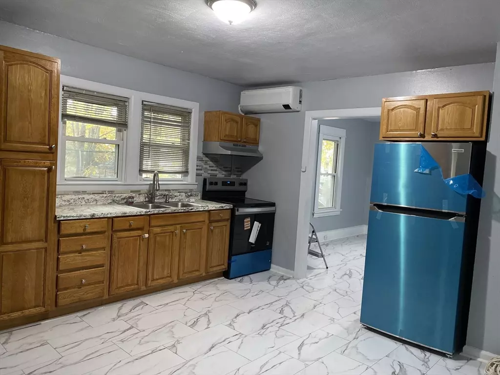 Springfield, MA 01108,249 Commonwealth Ave #1