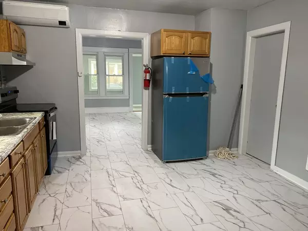 Springfield, MA 01108,249 Commonwealth Ave #1