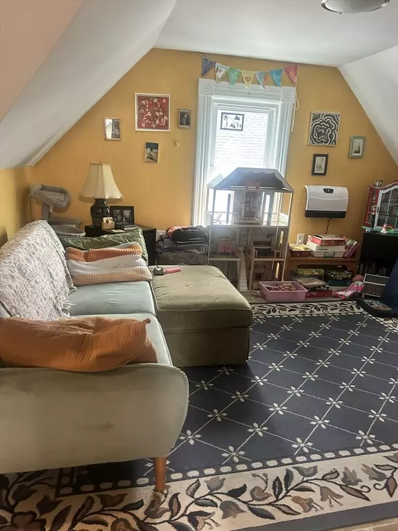 Springfield, MA 01105,51 Acushnet Ave