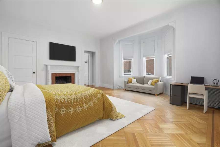 630 Centre St #1R, Boston, MA 02130