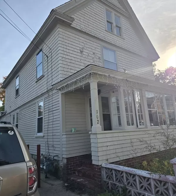 102 Weare St, Lawrence, MA 01840