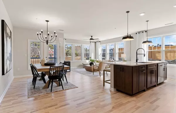 Canton, MA 02021,30 Coppersmith Way #113