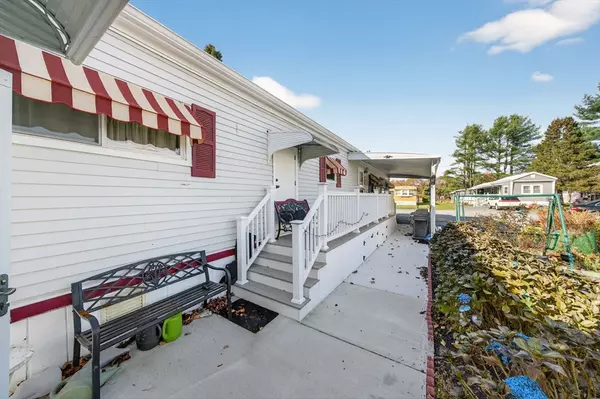 Acushnet, MA 02743,1 Clems Way