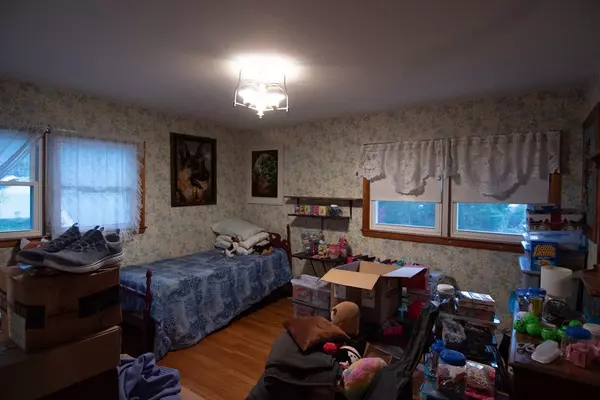 Greenfield, MA 01301,227 Green River Rd #1