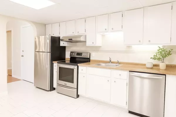 18 Shadowbrook Ln #17, Milford, MA 01757