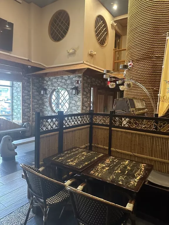 Brookline, MA 02446,1280 Beacon Street