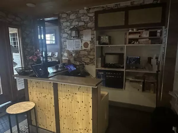 Brookline, MA 02446,1280 Beacon Street