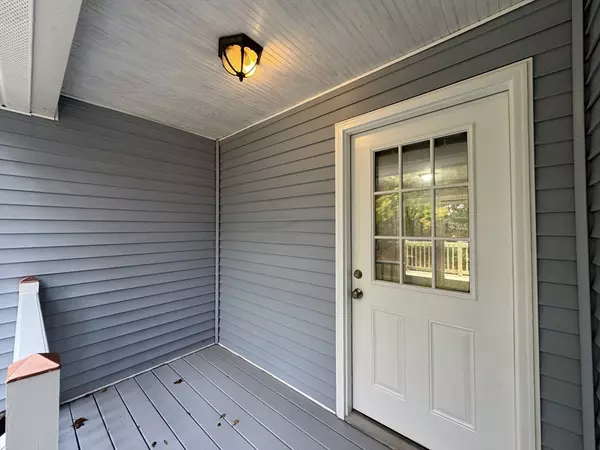 Uxbridge, MA 01569,395 High St