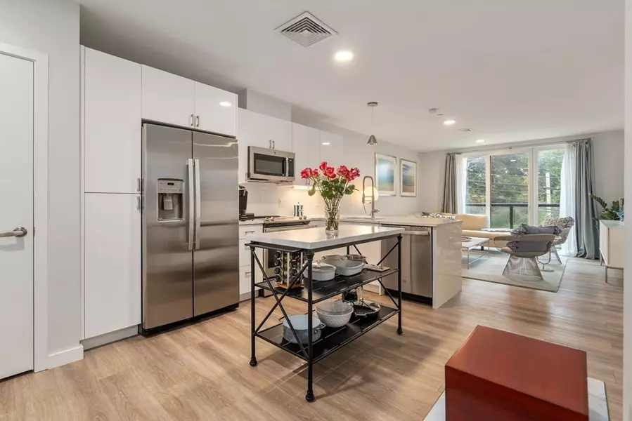 68 Los Angeles St #207, Newton, MA 02458