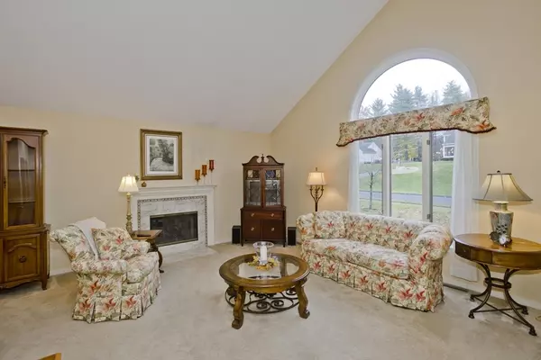 Agawam, MA 01001,36 Cottonwood Ln