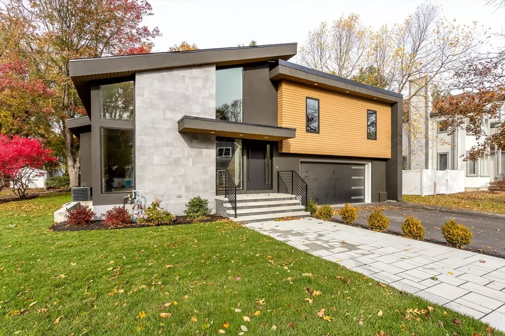 Needham, MA 02494,62 Evelyn Road